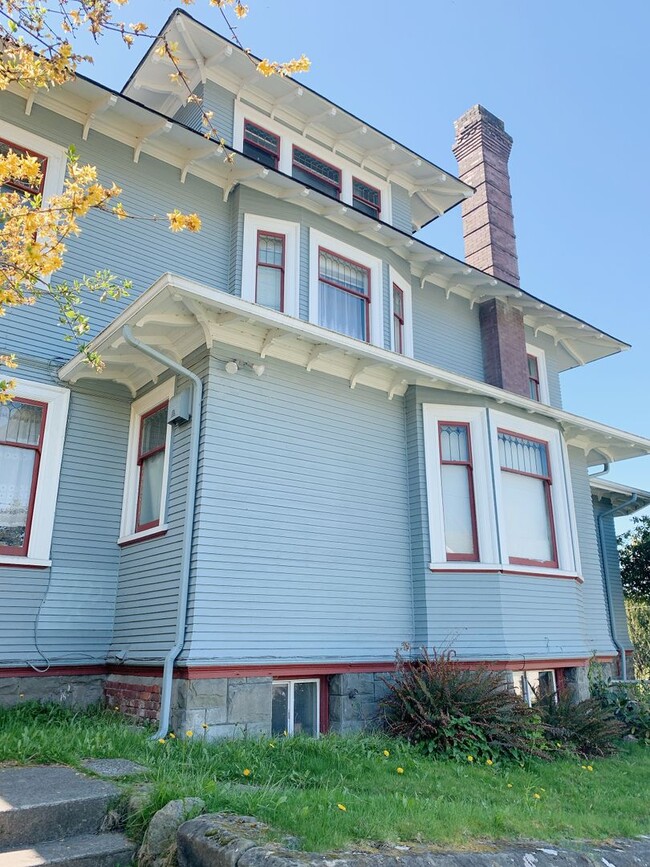 property at 1030 N Garden St