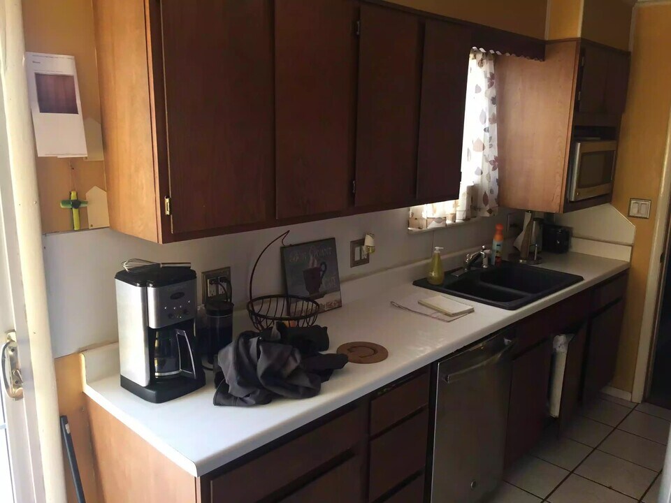 1102 N Willow Dr in Claremore, OK - Foto de edificio