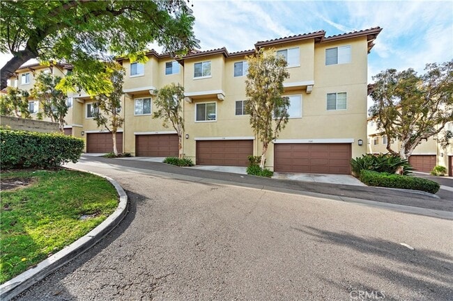 158 N Brea Blvd
