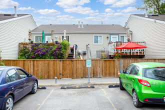 8544 48 Av NW in Calgary, AB - Building Photo - Building Photo