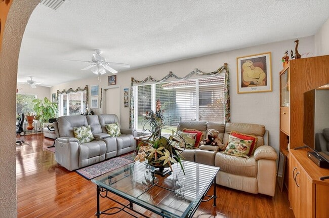 328 NW 42nd St in Boca Raton, FL - Building Photo - Building Photo
