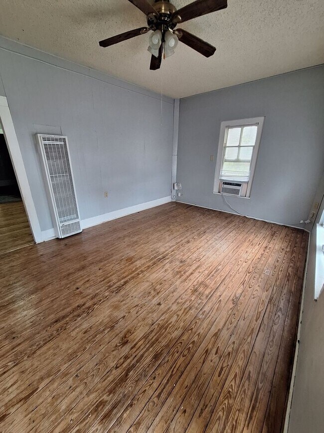 216 N 2nd St in Clyde, TX - Building Photo - Building Photo