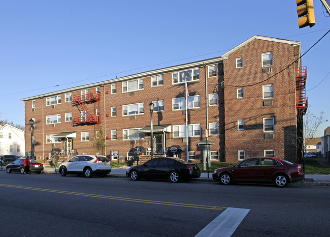 Ridgeview Apartments in North Arlington, NJ - Building Photo - Building Photo