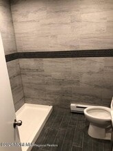 140 Parkway Dr in Freehold, NJ - Foto de edificio - Building Photo