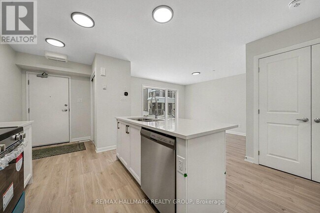 401 Glenroy Gilbert Dr in Ottawa, ON - Building Photo - Building Photo