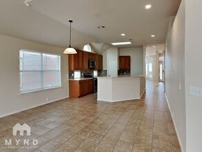 1912 Oak Timber Dr in Bedford, TX - Foto de edificio - Building Photo