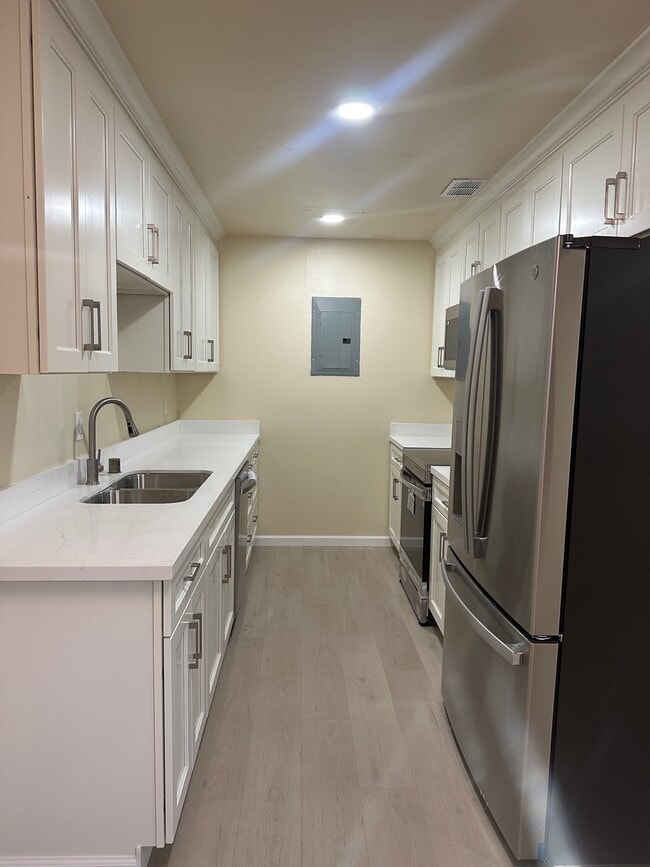 1341 Drake Dr, Unit A in Davis, CA - Building Photo - Building Photo