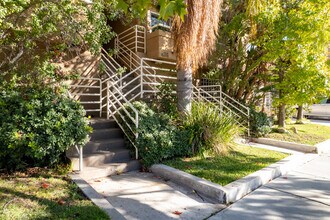 436-442 N Oxford Ave in Los Angeles, CA - Foto de edificio - Building Photo