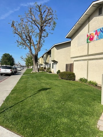 Teal Townehouses in Bakersfield, CA - Building Photo - Building Photo