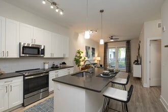 Anchor Riverwalk in Tampa, FL - Building Photo - Interior Photo