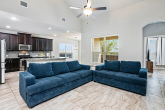 9870 Mulhouse Dr in Schertz, TX - Foto de edificio - Building Photo