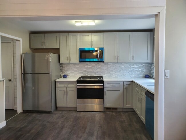 1329 Campbell Ave in Wheaton, IL - Building Photo - Building Photo