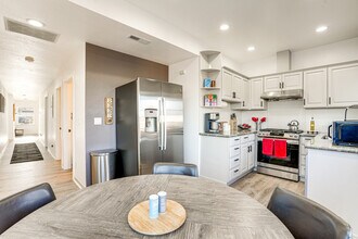 641 Central Ave in Alameda, CA - Building Photo - Building Photo