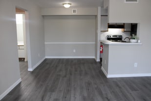 98 Isaacks Rd in Humble, TX - Building Photo