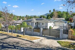 11108 Leolang Ave in Los Angeles, CA - Building Photo