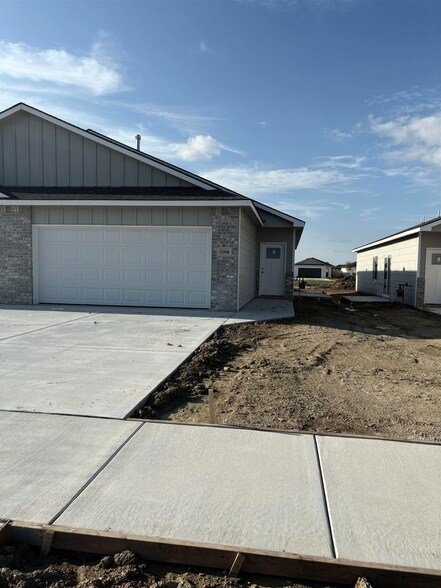 12948 E Blake St in Wichita, KS - Building Photo
