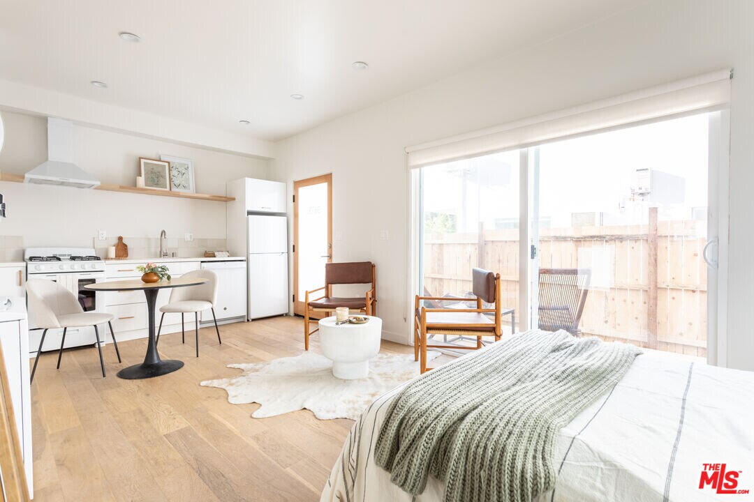 3613 1/4 Bellevue Ave in Los Angeles, CA - Building Photo