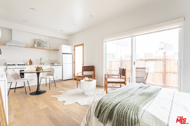 property at 3613 1/4 Bellevue Ave