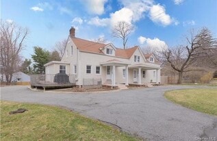 2 Rockland Ave in Nanuet, NY - Building Photo