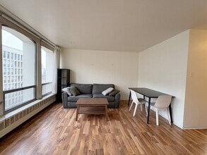 1450 E 55th Pl, Unit 821S in Chicago, IL - Foto de edificio - Building Photo