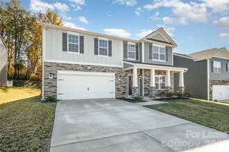 10759 Adair Wds Dr in Davidson, NC - Foto de edificio - Building Photo