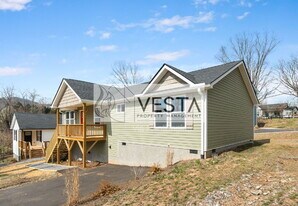 110 Deaver Park Cir in Asheville, NC - Building Photo