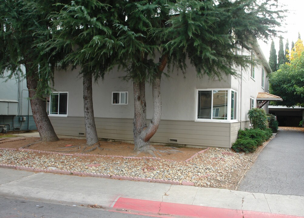 669 Victor Way in Mountain View, CA - Foto de edificio