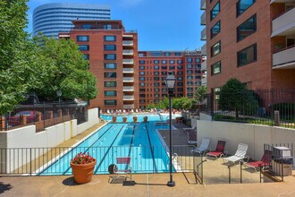 1011 Arlington Blvd in Arlington, VA - Building Photo - Building Photo