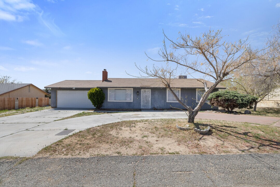 16422 Wells Fargo Ave in Lake Los Angeles, CA - Building Photo