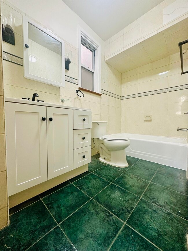 2105 Palisade Ave in Union City, NJ - Building Photo - Building Photo