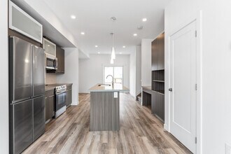 15014-15094 94 Ave NW in Edmonton, AB - Building Photo - Building Photo