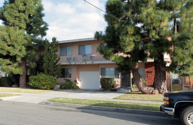 4671 Acacia St in Bell, CA - Foto de edificio - Building Photo