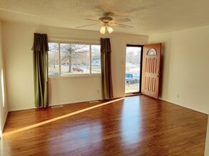 3291 Bristol Hall Dr in Bridgeton, MO - Building Photo - Building Photo