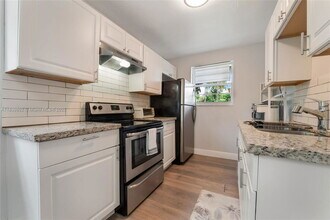 6198 SW 63rd St in South Miami, FL - Building Photo - Building Photo