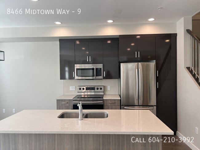 8466 Midtown Wy in Chilliwack, BC - Building Photo - Building Photo