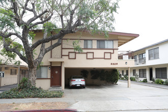 3326 S Canfield Ave in Los Angeles, CA - Foto de edificio - Building Photo