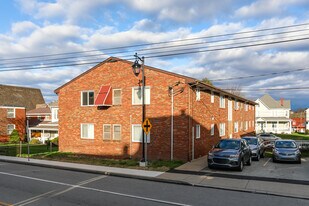 1105 Broadway St in East Mckeesport, PA - Building Photo