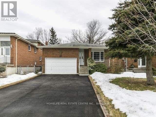 97 Fairglen Ave in Brampton, ON - Building Photo