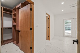 4230 Van Nuys Blvd in Los Angeles, CA - Foto de edificio - Building Photo