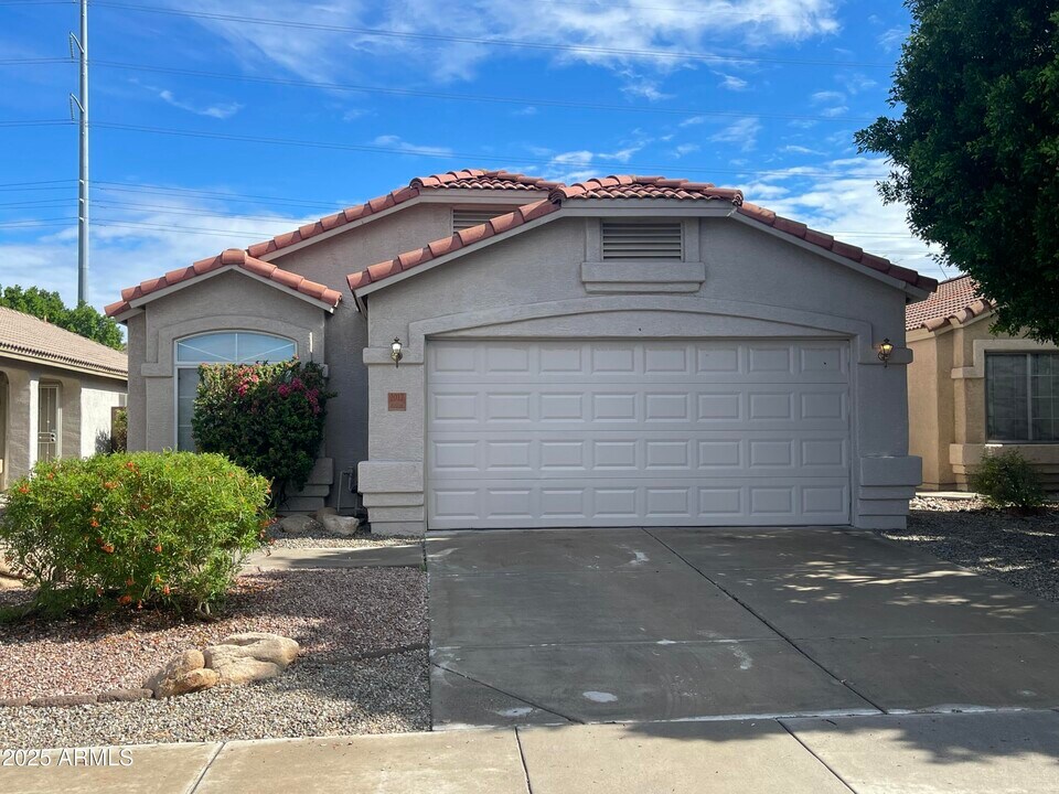 2012 E Villa Theresa Dr in Phoenix, AZ - Building Photo