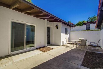 16577 Caminito Vecinos in San Diego, CA - Foto de edificio - Building Photo