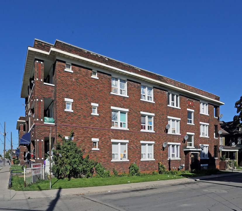 Holyrood in Hamilton, ON - Building Photo