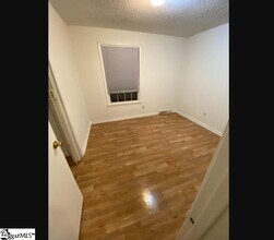 807 W Hampton St in Laurens, SC - Building Photo - Building Photo