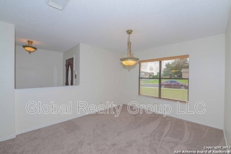 9302 Bending Crest in San Antonio, TX - Building Photo - Building Photo