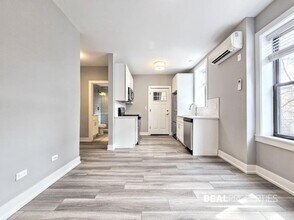 3935 N Janssen Ave in Chicago, IL - Building Photo - Building Photo
