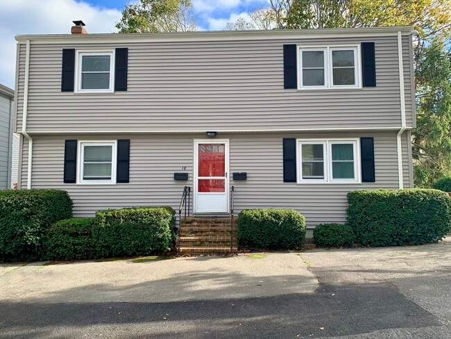 18 Guernsey St in Marblehead, MA - Building Photo - Building Photo