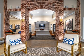 Sonterra Heights in San Antonio, TX - Building Photo - Interior Photo