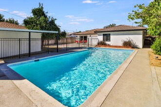 8520 Jumilla Ave in Los Angeles, CA - Building Photo - Building Photo
