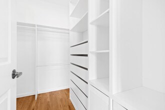 43 Howe Ave in Montclair, NJ - Foto de edificio - Building Photo