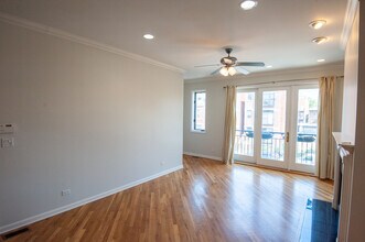 2427 W Augusta Blvd in Chicago, IL - Building Photo - Building Photo
